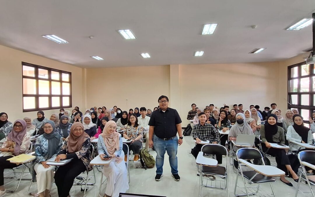 Sharing Adjunct Professor “A Guide to Write Scientific Paper” with Assoc. Prof. Mahardika Pratama