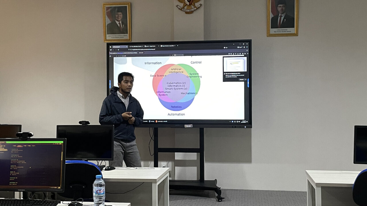 Dr. Eng. Muhammad Zulhaj Aliansyah, S.T., M.Eng. saat menyampaikan materi Global Perspectives on Technology and Data Science kepada peserta International Summer Program 2026